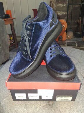 Exe Blue Velvet Women's Lace Up Oxford Platform Shoes New in Box Sz 39 US 8